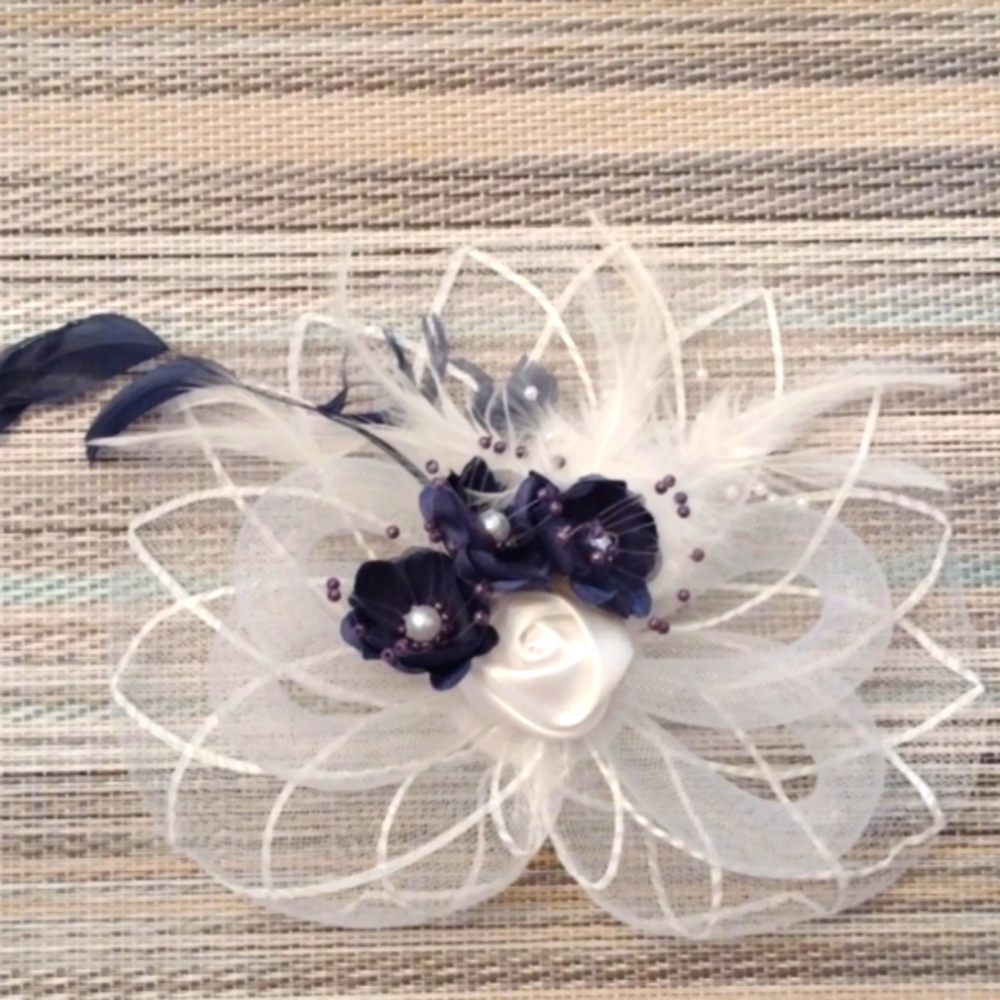 HOST PICK - Black and White Fascinator